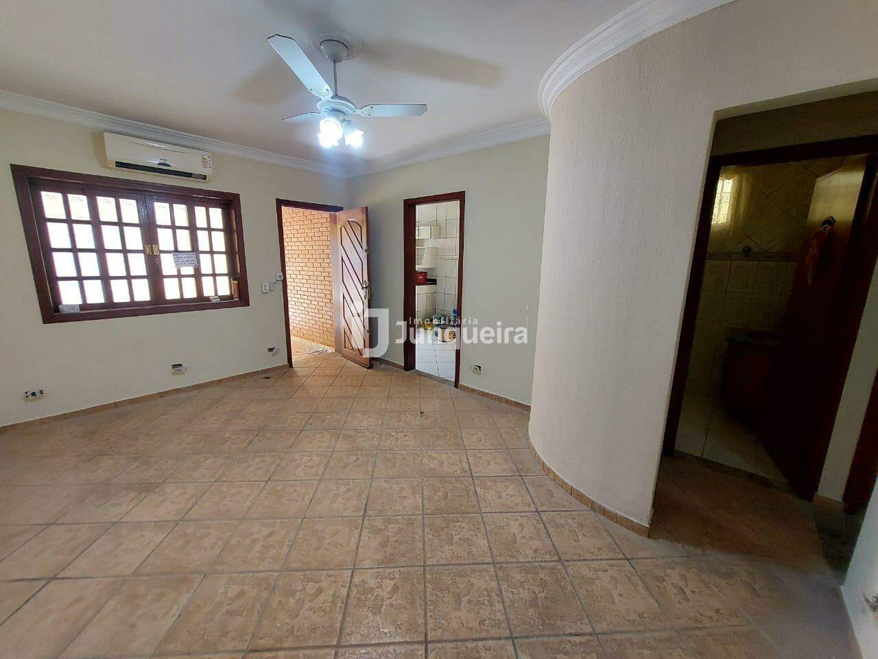 Casa para alugar, 3 quartos, 1 vaga, no bairro Jardim Astúrias I em Piracicaba - SP