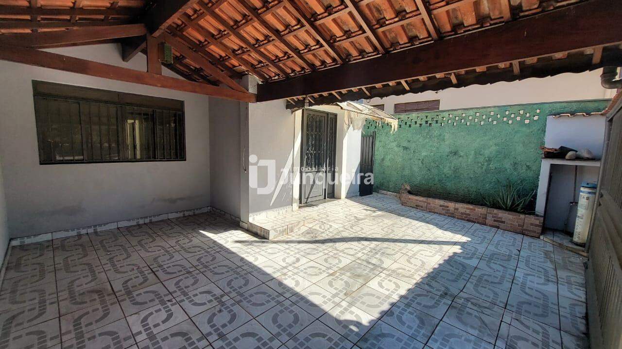 Casa para alugar, 3 quartos, 2 vagas, no bairro Areão em Piracicaba - SP