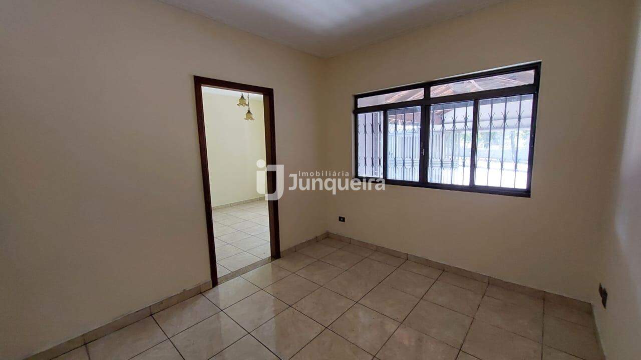 Casa para alugar, 3 quartos, 2 vagas, no bairro Areão em Piracicaba - SP