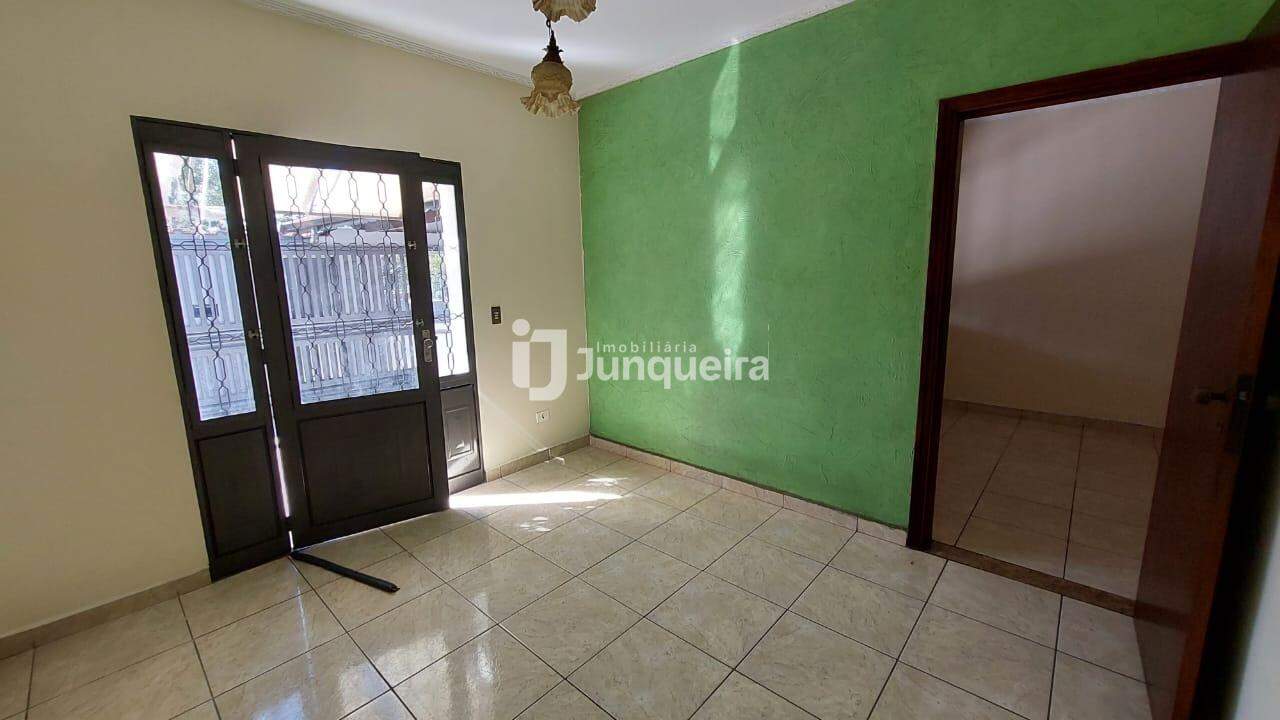 Casa para alugar, 3 quartos, 2 vagas, no bairro Areão em Piracicaba - SP