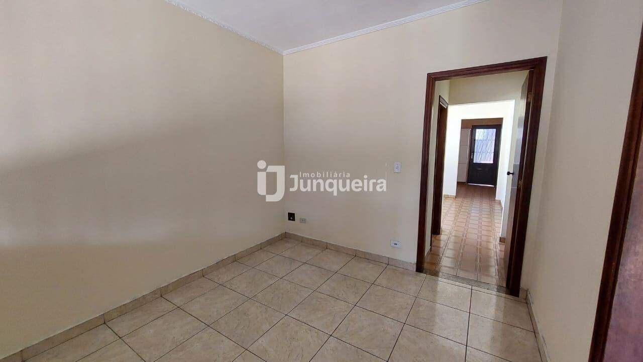 Casa para alugar, 3 quartos, 2 vagas, no bairro Areão em Piracicaba - SP