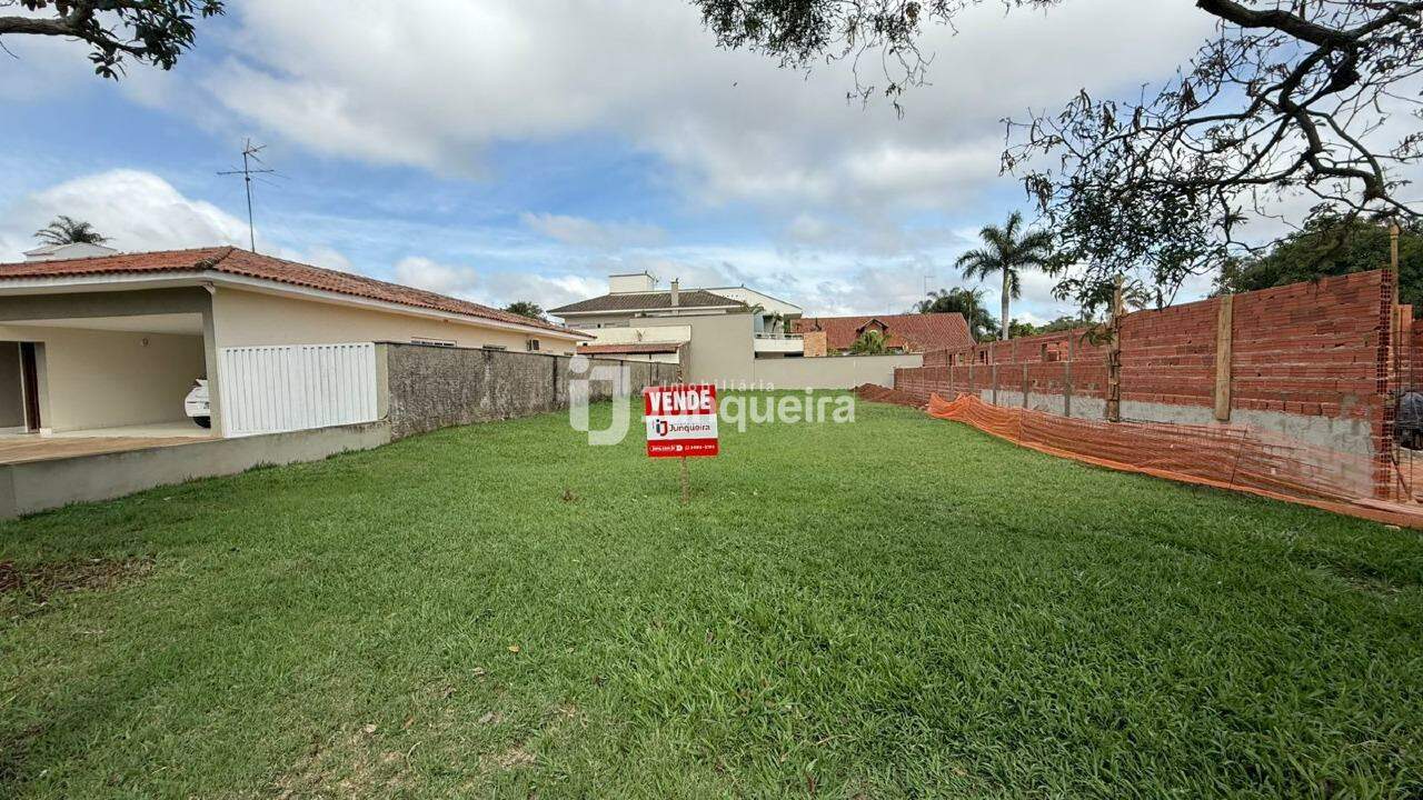 Terreno em Condomínio à venda no Condomínio Convívio Villagi Rio das Pedras, no bairro Santa Maria em Rio das Pedras - SP