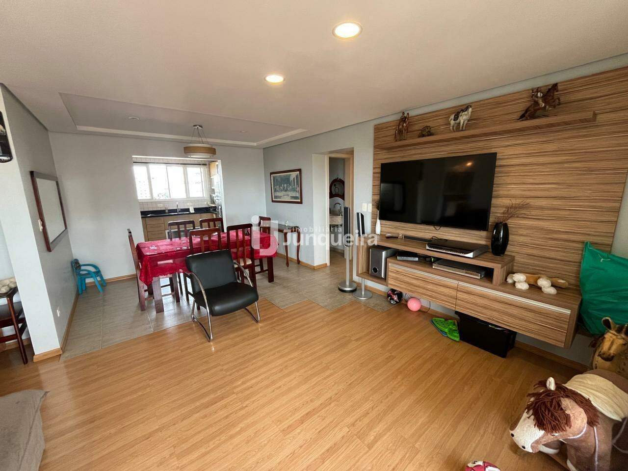 Apartamento à venda no Edifício Albatroz, 3 quartos, sendo 1 suíte, 2 vagas, no bairro Centro em Piracicaba - SP