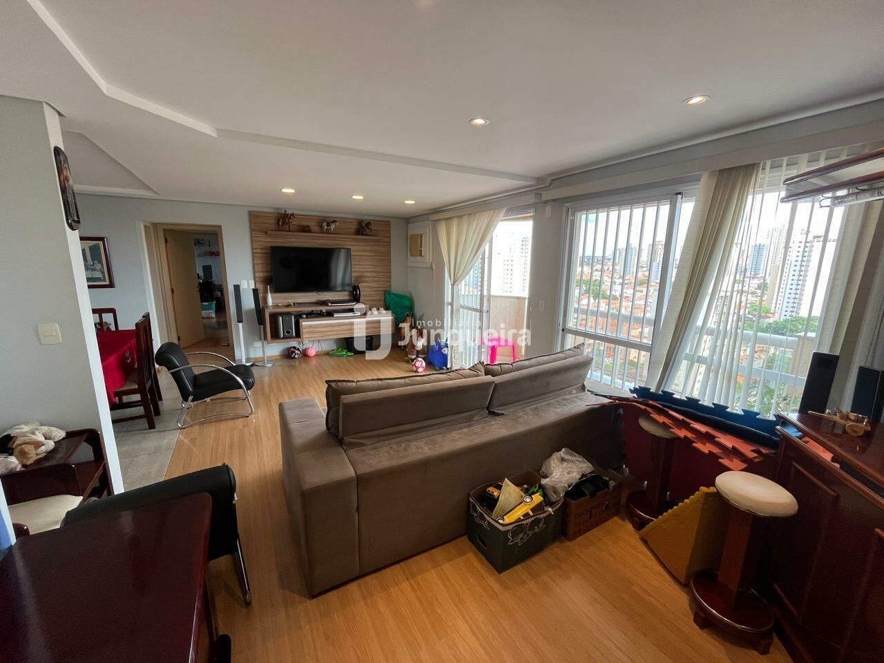 Apartamento à venda no Edifício Albatroz, 3 quartos, sendo 1 suíte, 2 vagas, no bairro Centro em Piracicaba - SP