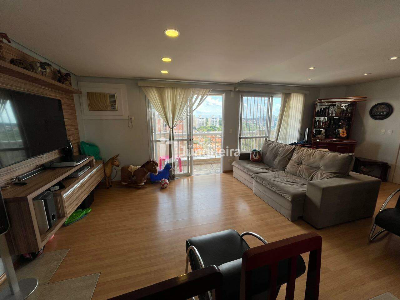 Apartamento à venda no Edifício Albatroz, 3 quartos, sendo 1 suíte, 2 vagas, no bairro Centro em Piracicaba - SP