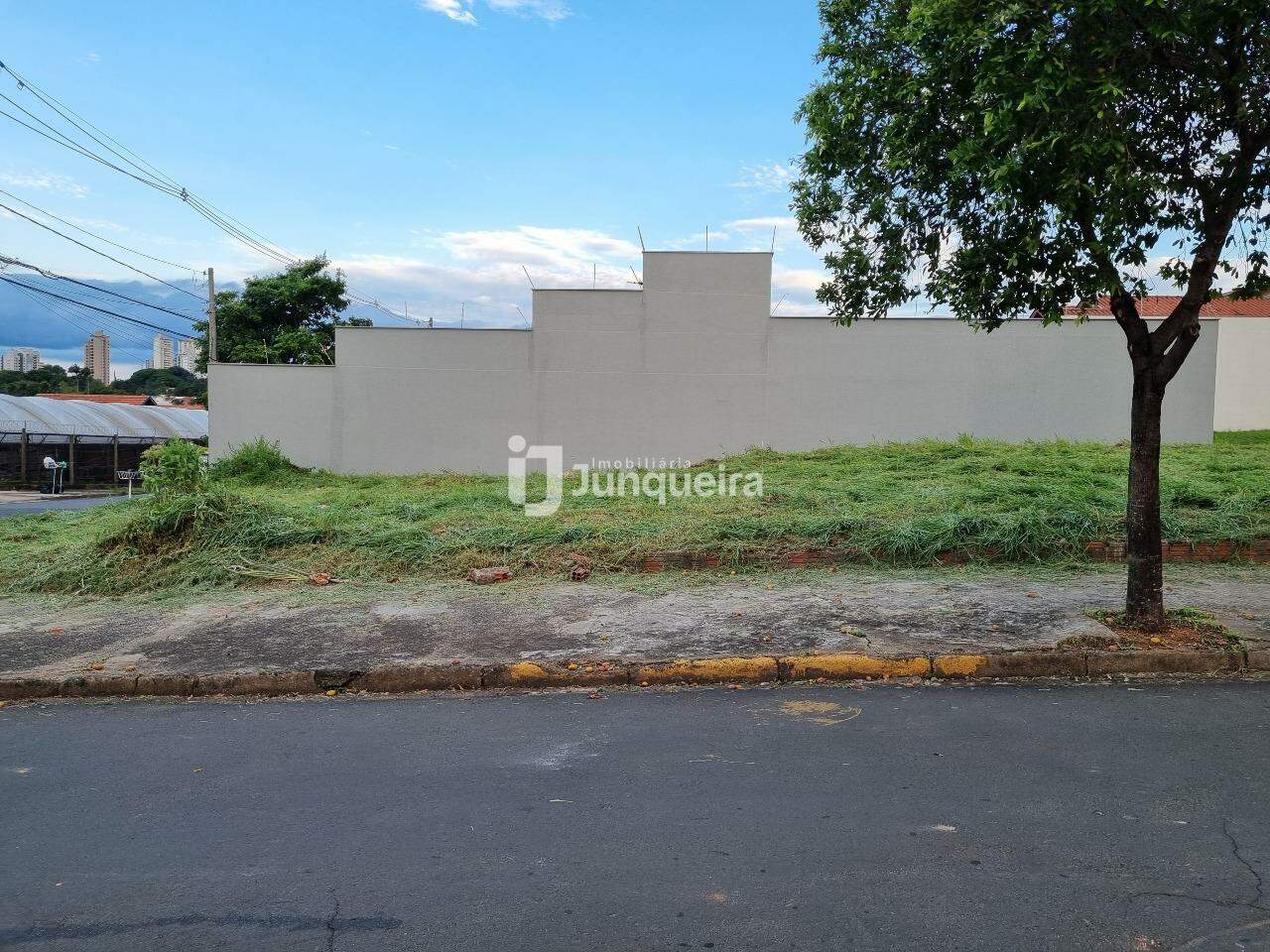 Terreno à venda, no bairro Castelinho em Piracicaba - SP