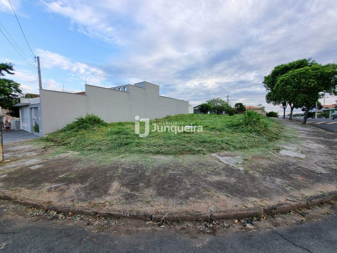 Terreno à venda, no bairro Castelinho em Piracicaba - SP