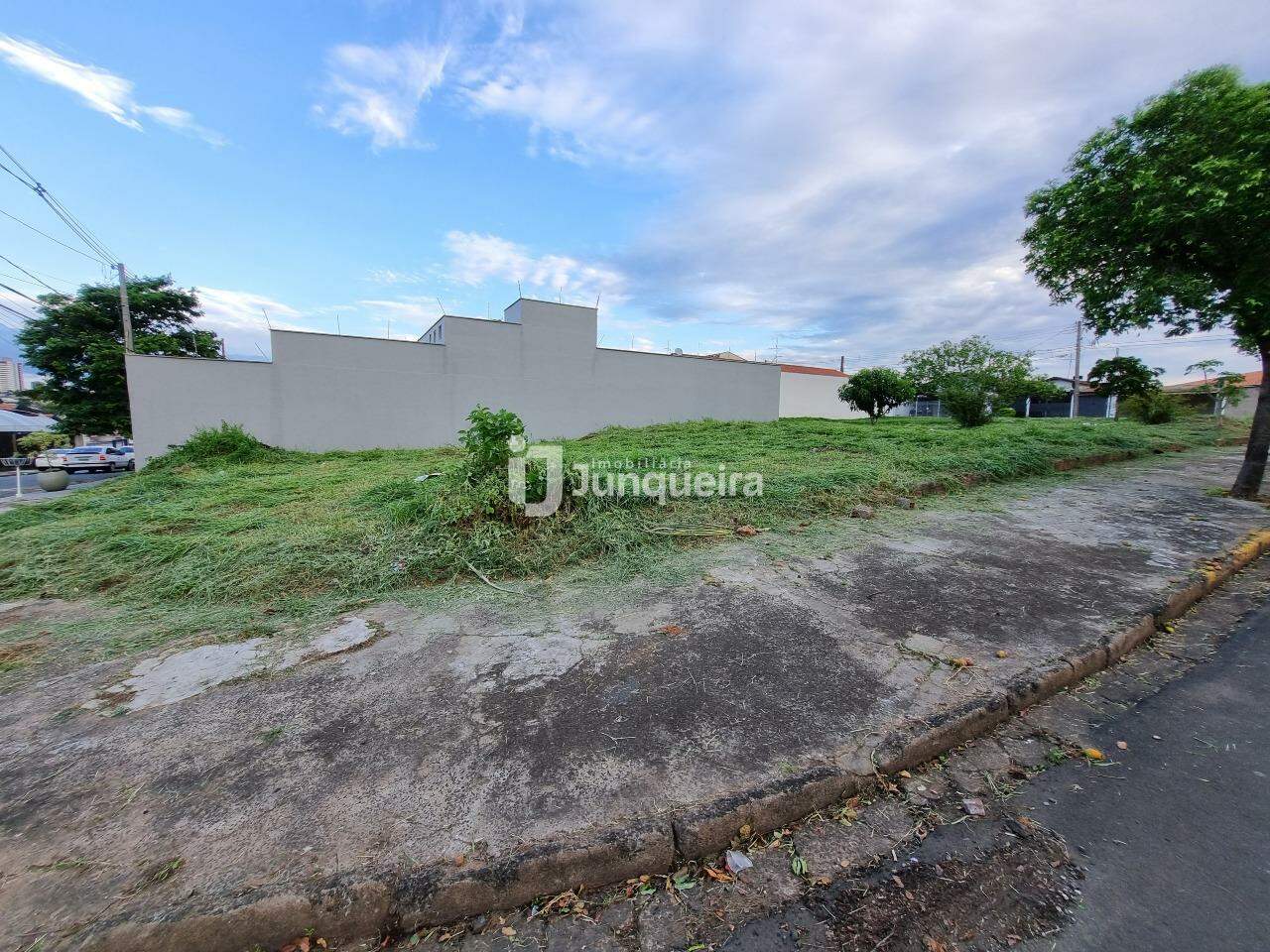 Terreno à venda, no bairro Castelinho em Piracicaba - SP