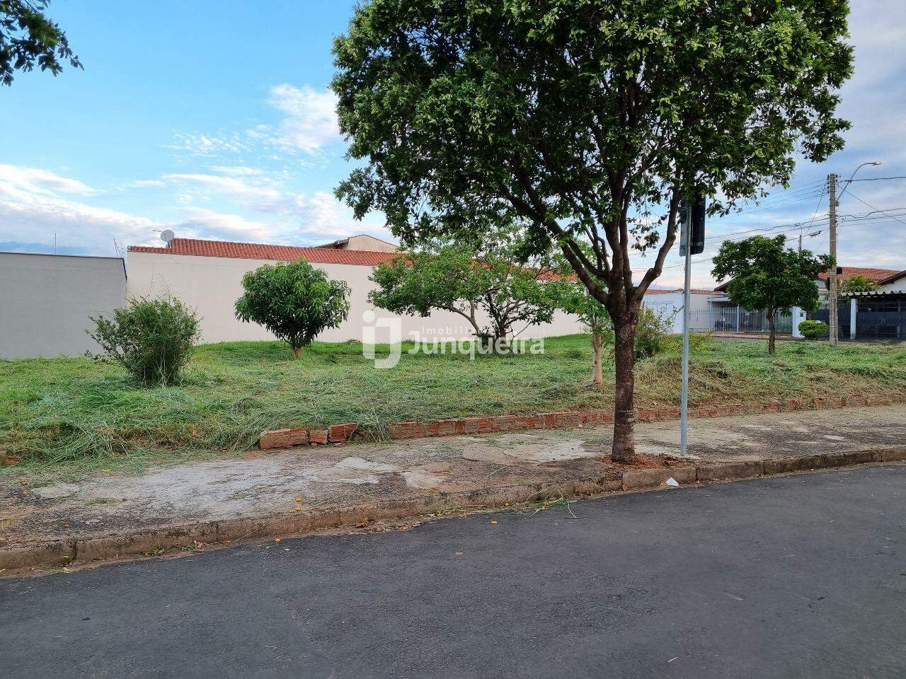 Terreno à venda, no bairro Castelinho em Piracicaba - SP