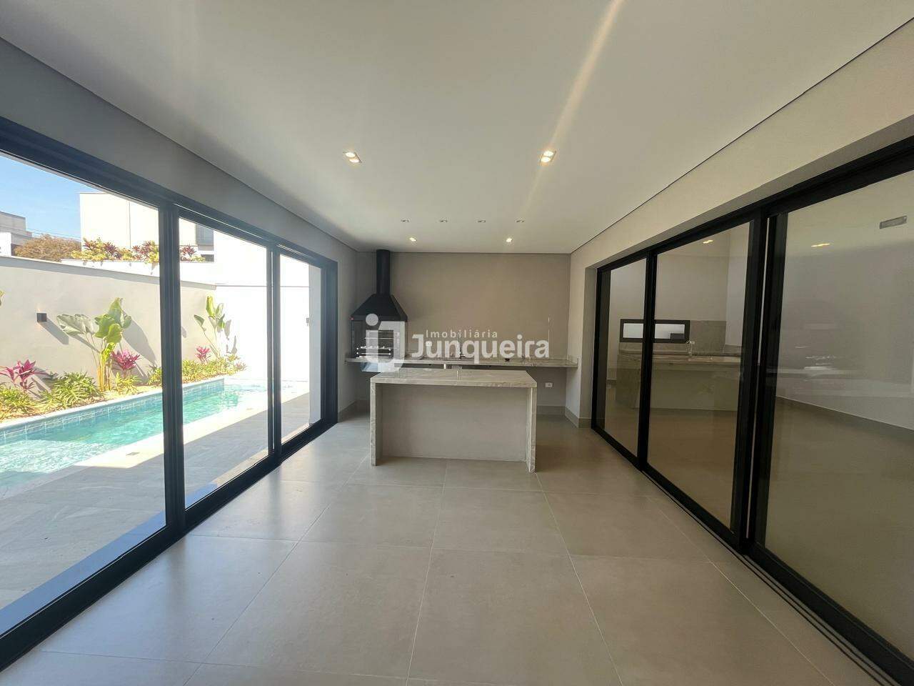 Casa em Condomínio à venda no Villa Bela Vista, 3 quartos, sendo 3 suítes, 2 vagas, no bairro Loteamento Santa Rosa em Piracicaba - SP