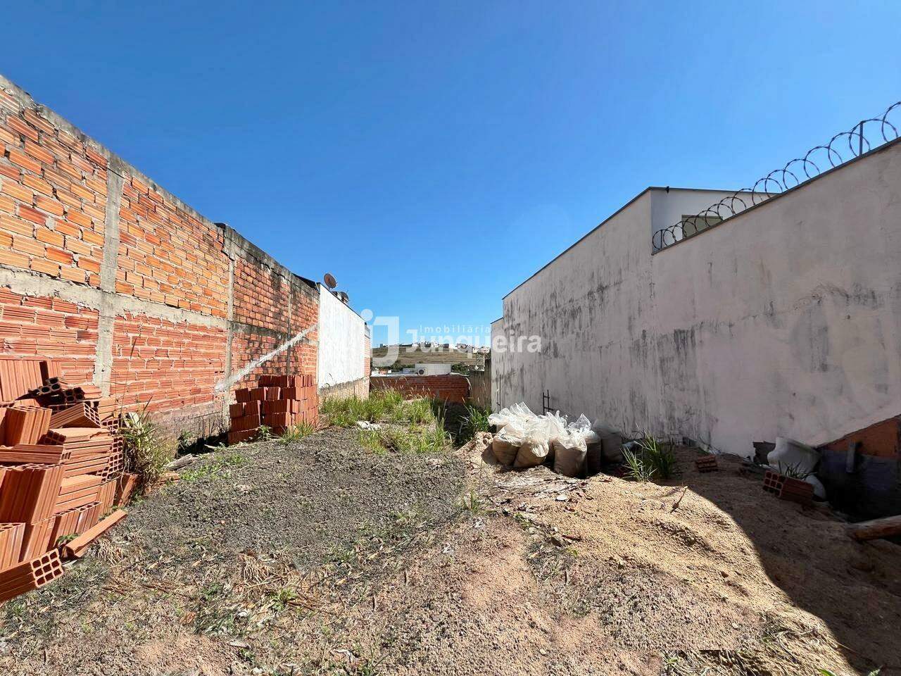 Terreno à venda, no bairro Jardim dos Manacás em Piracicaba - SP