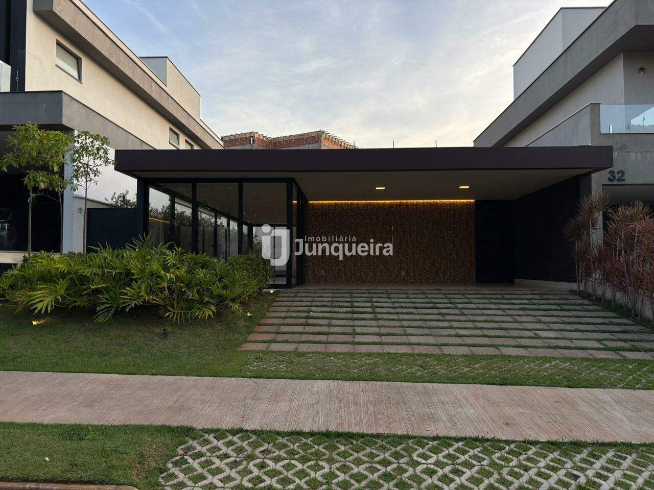 Casa em Condomínio à venda no Villa D'Aquila, 3 quartos, sendo 3 suítes, 2 vagas, no bairro Villa D'áquila em Piracicaba - SP