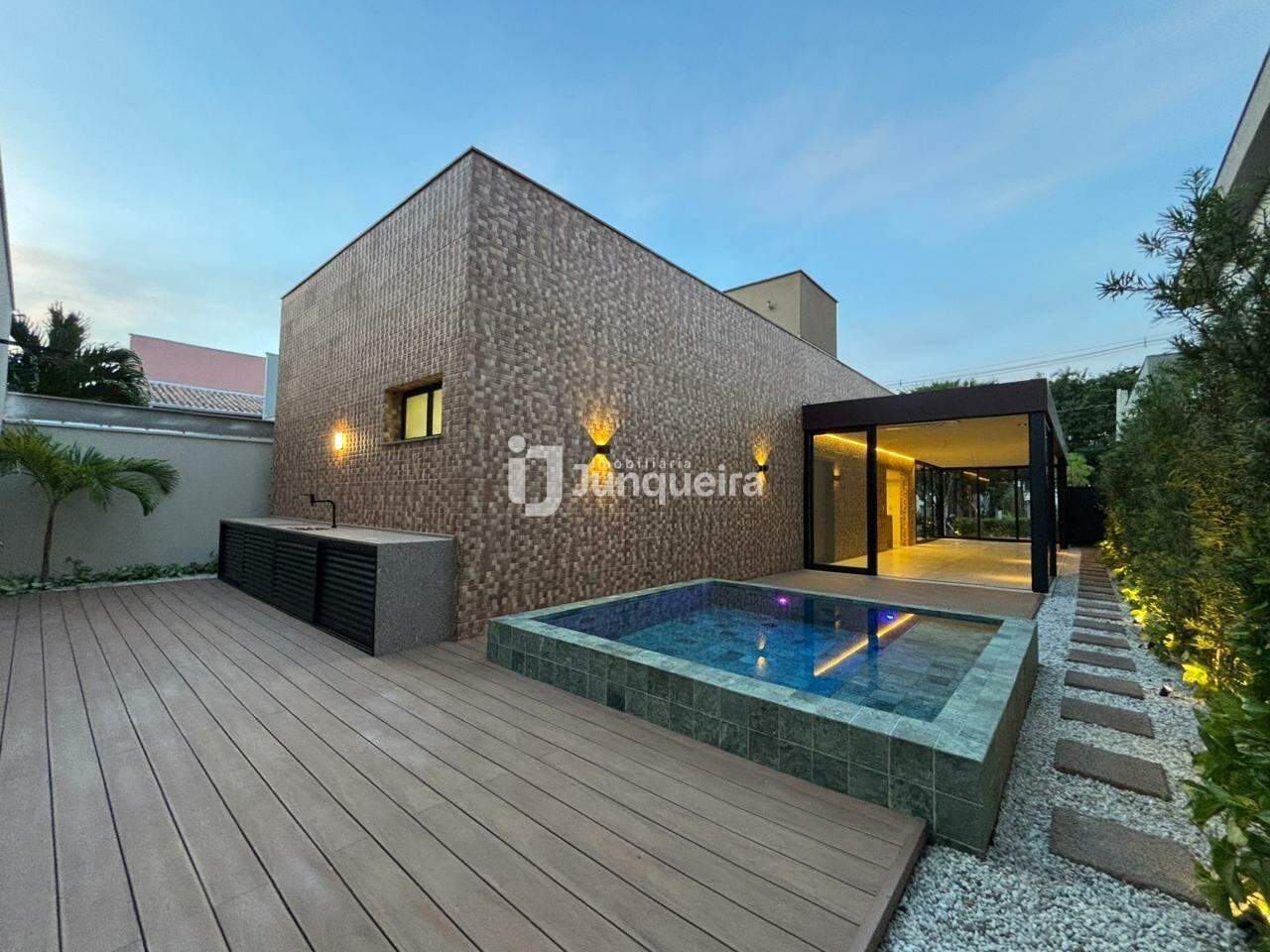 Casa em Condomínio à venda no Villa D'Aquila, 3 quartos, sendo 3 suítes, 2 vagas, no bairro Villa D'áquila em Piracicaba - SP