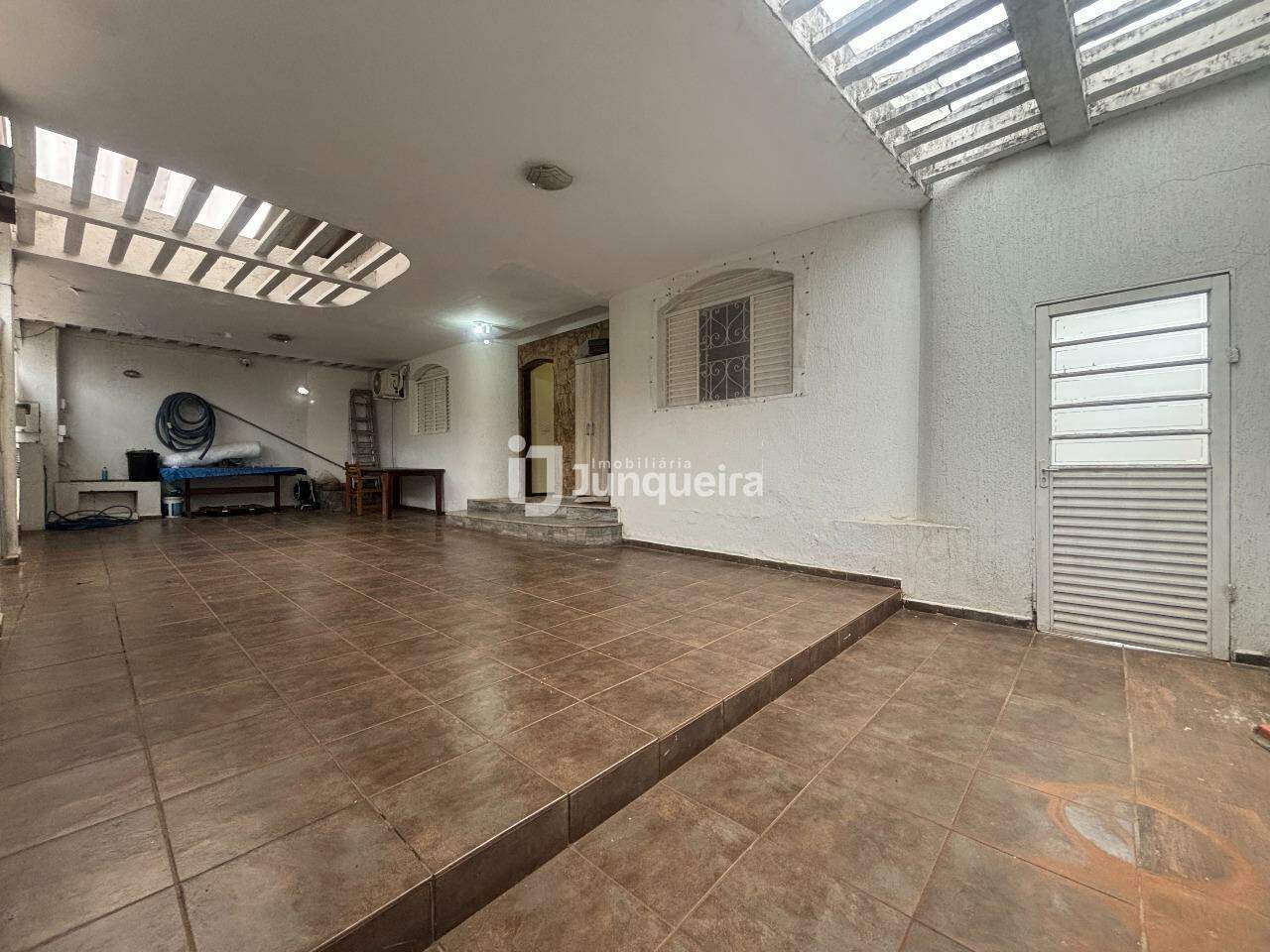 Casa à venda, 3 quartos, sendo 1 suíte, 3 vagas, no bairro Centro em Piracicaba - SP
