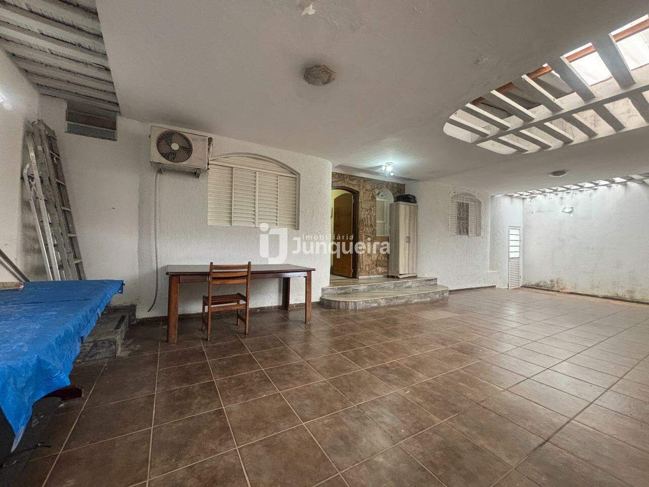 Casa à venda, 3 quartos, sendo 1 suíte, 3 vagas, no bairro Centro em Piracicaba - SP