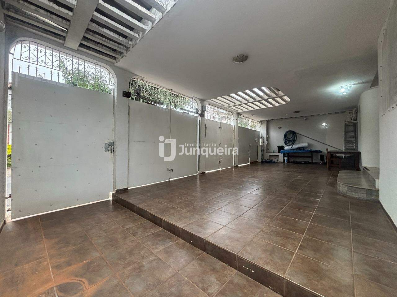 Casa à venda, 3 quartos, sendo 1 suíte, 3 vagas, no bairro Centro em Piracicaba - SP