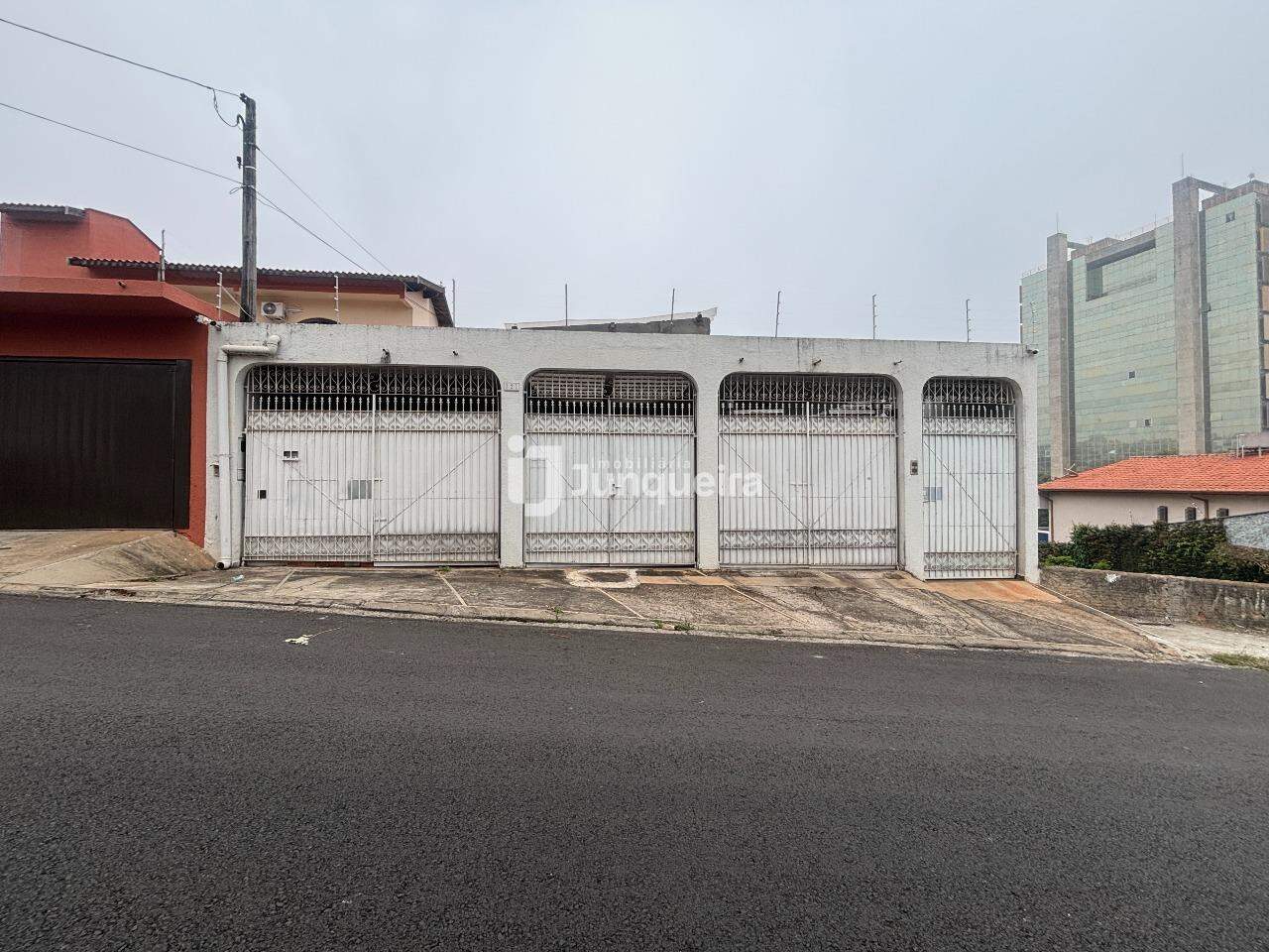 Casa à venda, 3 quartos, sendo 1 suíte, 3 vagas, no bairro Centro em Piracicaba - SP