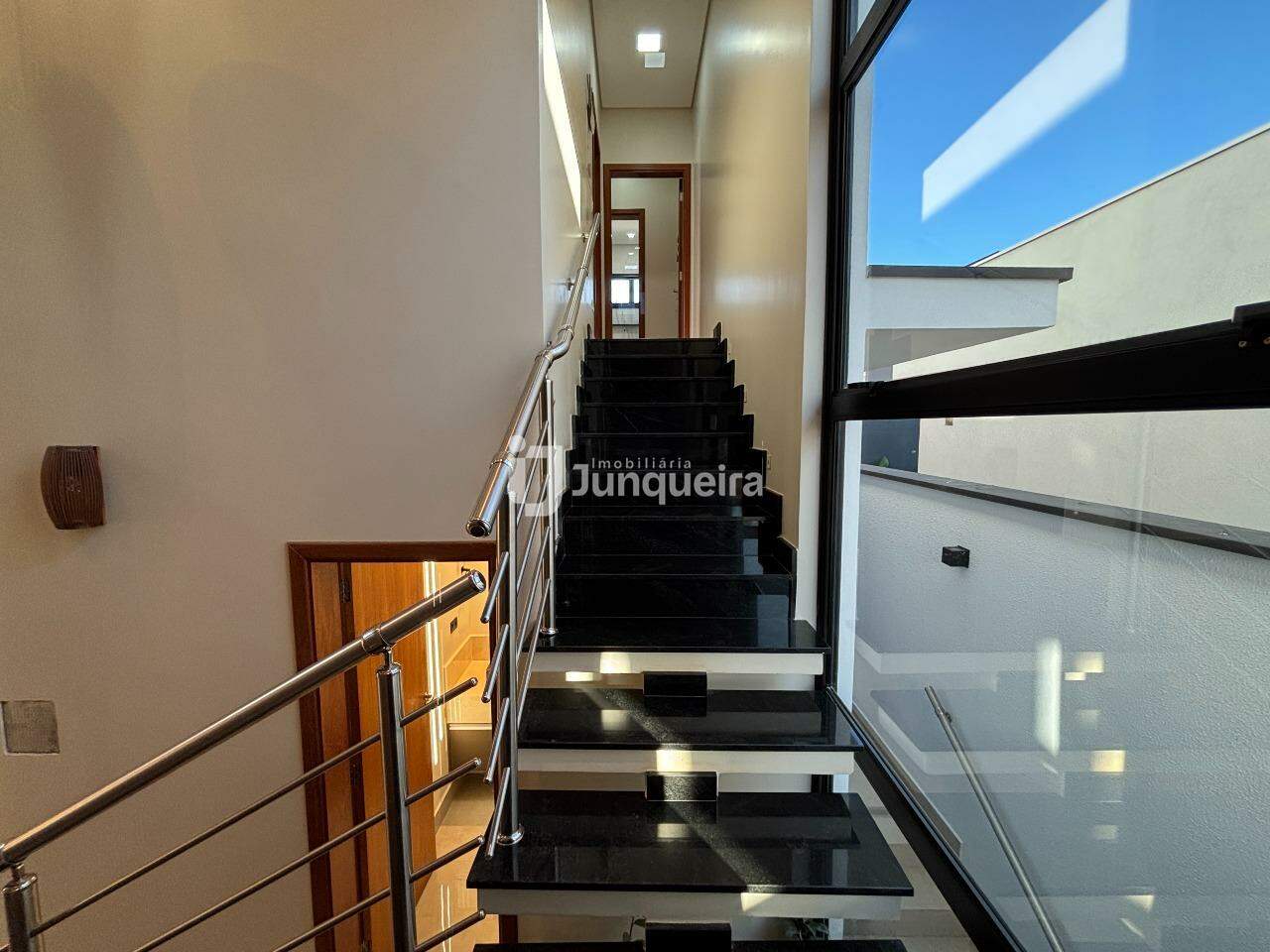 Casa em Condomínio à venda no Villa Bela Vista, 3 quartos, sendo 3 suítes, 4 vagas, no bairro Santa Rosa em Piracicaba - SP