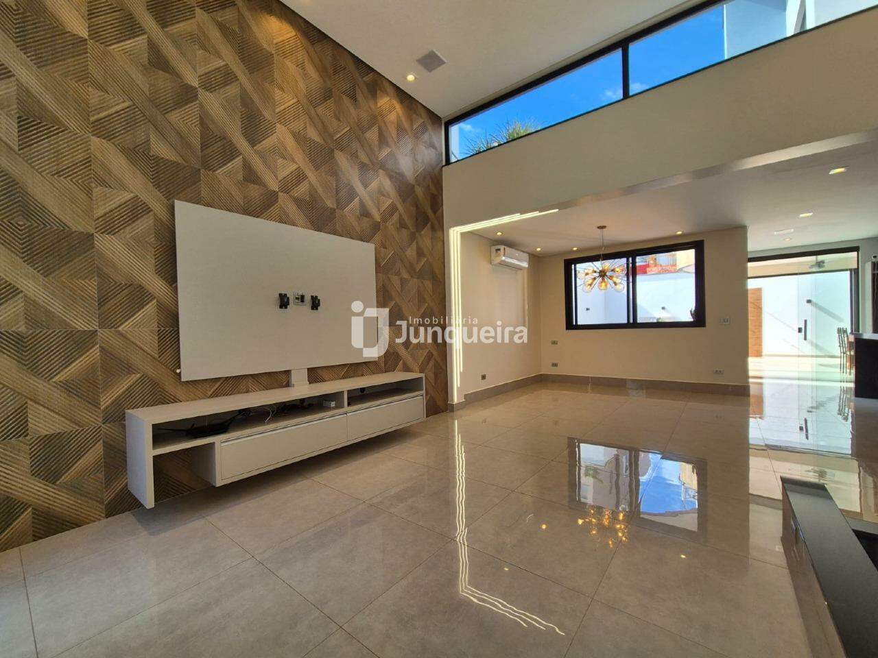 Casa em Condomínio à venda no Villa Bela Vista, 3 quartos, sendo 3 suítes, 4 vagas, no bairro Villa Bela Vista em Piracicaba - SP