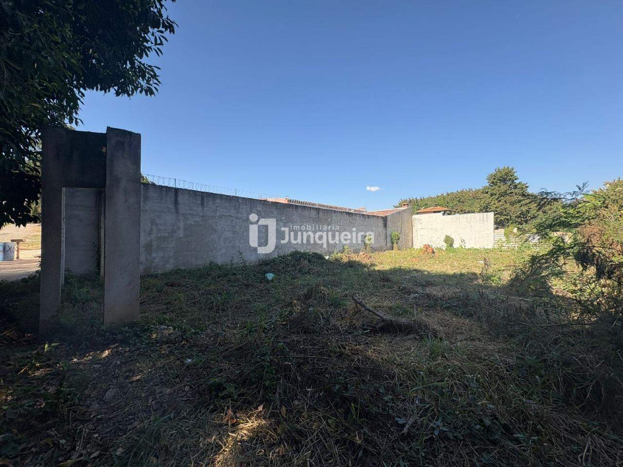 Terreno à venda, no bairro Dois Córregos em Piracicaba - SP