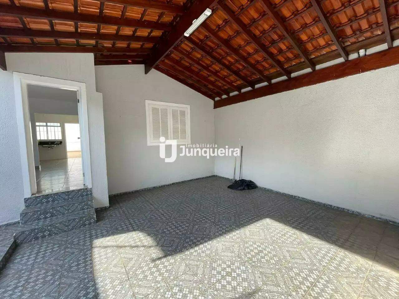 Casa para alugar, 3 quartos, sendo 1 suíte, 2 vagas, no bairro Jardim Brasília em Piracicaba - SP