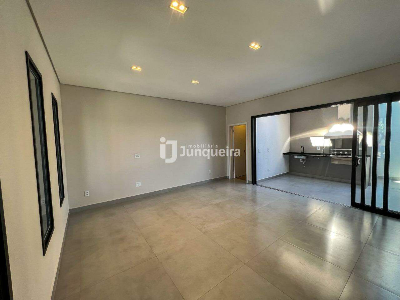 Casa em Condomínio à venda no Tomazella , 3 quartos, sendo 1 suíte, 2 vagas, no bairro Residencial Tomazella em Piracicaba - SP