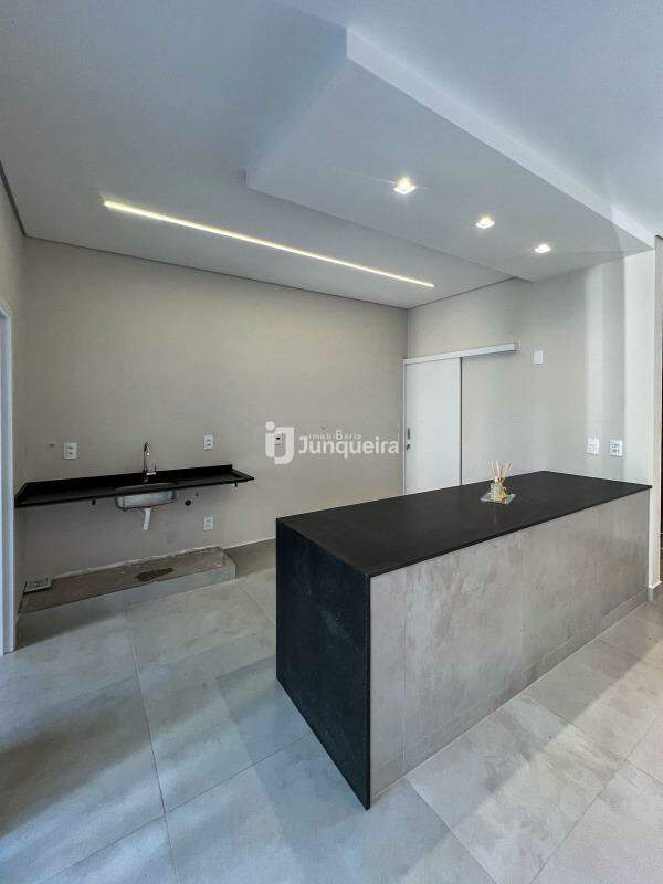 Casa em Condomínio à venda no Tomazella , 3 quartos, sendo 1 suíte, 2 vagas, no bairro Residencial Tomazella em Piracicaba - SP