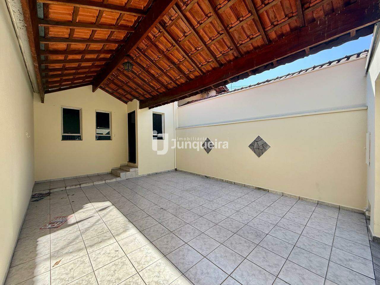 Casa à venda, 2 quartos, 1 vaga, no bairro Água Branca em Piracicaba - SP