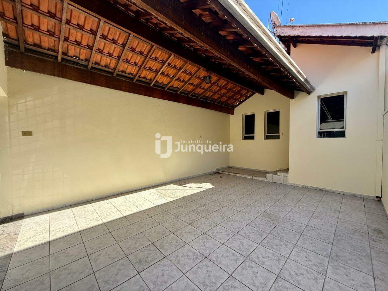 Casa à venda, 2 quartos, 1 vaga, no bairro Água Branca em Piracicaba - SP