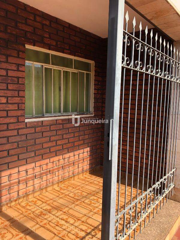 Casa à venda, 3 quartos, 2 vagas, no bairro Paulicéia em Piracicaba - SP