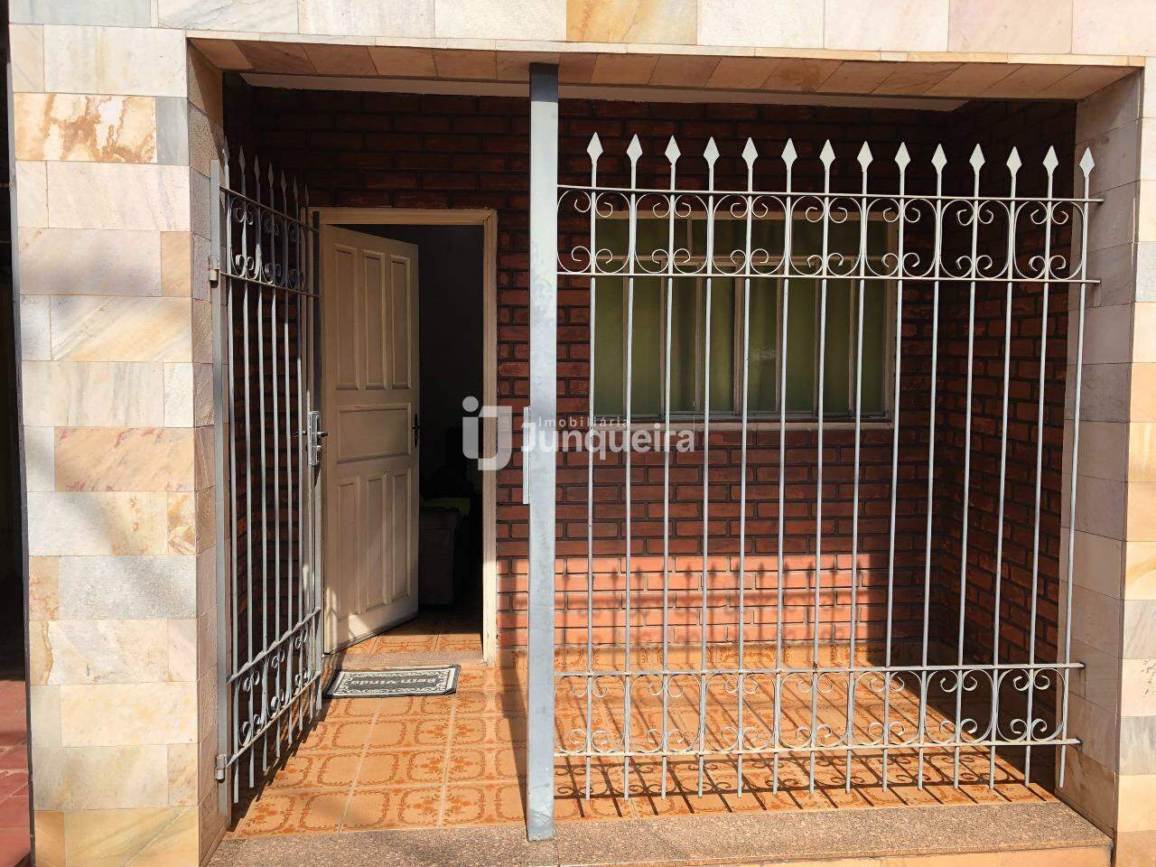 Casa à venda, 3 quartos, 2 vagas, no bairro Paulicéia em Piracicaba - SP