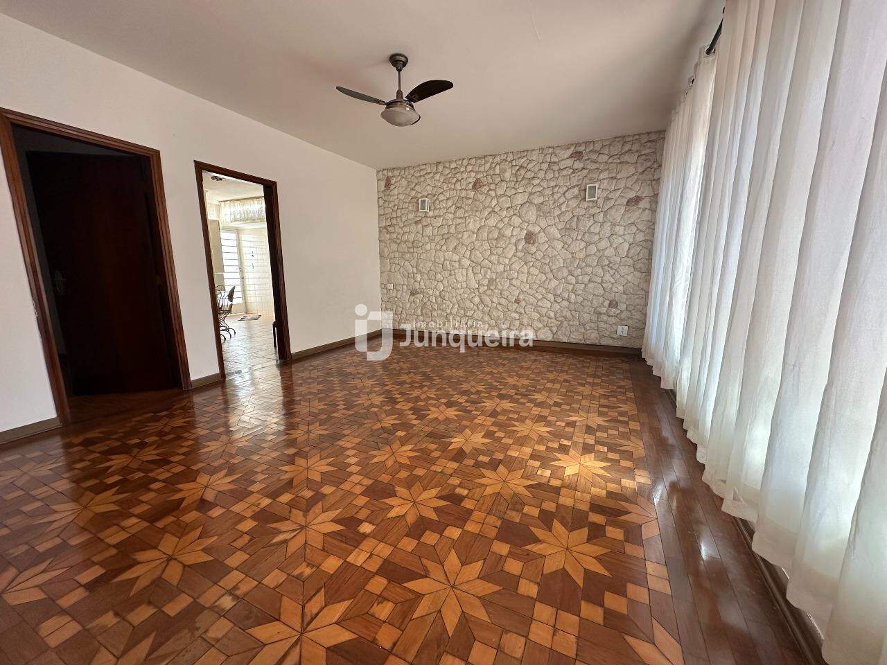 Casa para alugar, 3 quartos, sendo 1 suíte, 3 vagas, no bairro Cidade Jardim em Piracicaba - SP