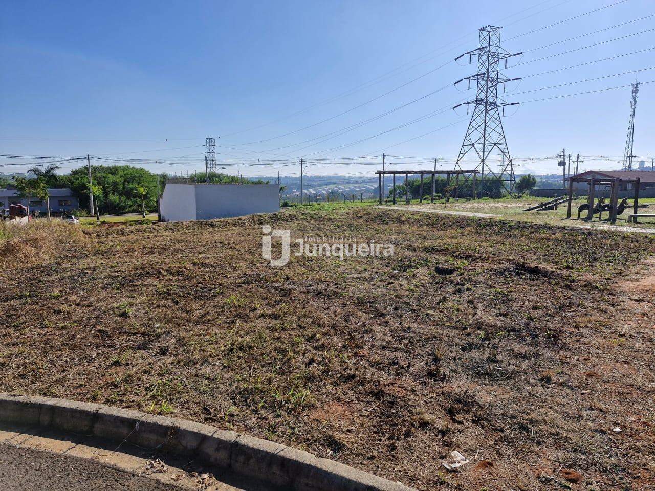 Terreno à venda, no bairro Comviva em Piracicaba - SP