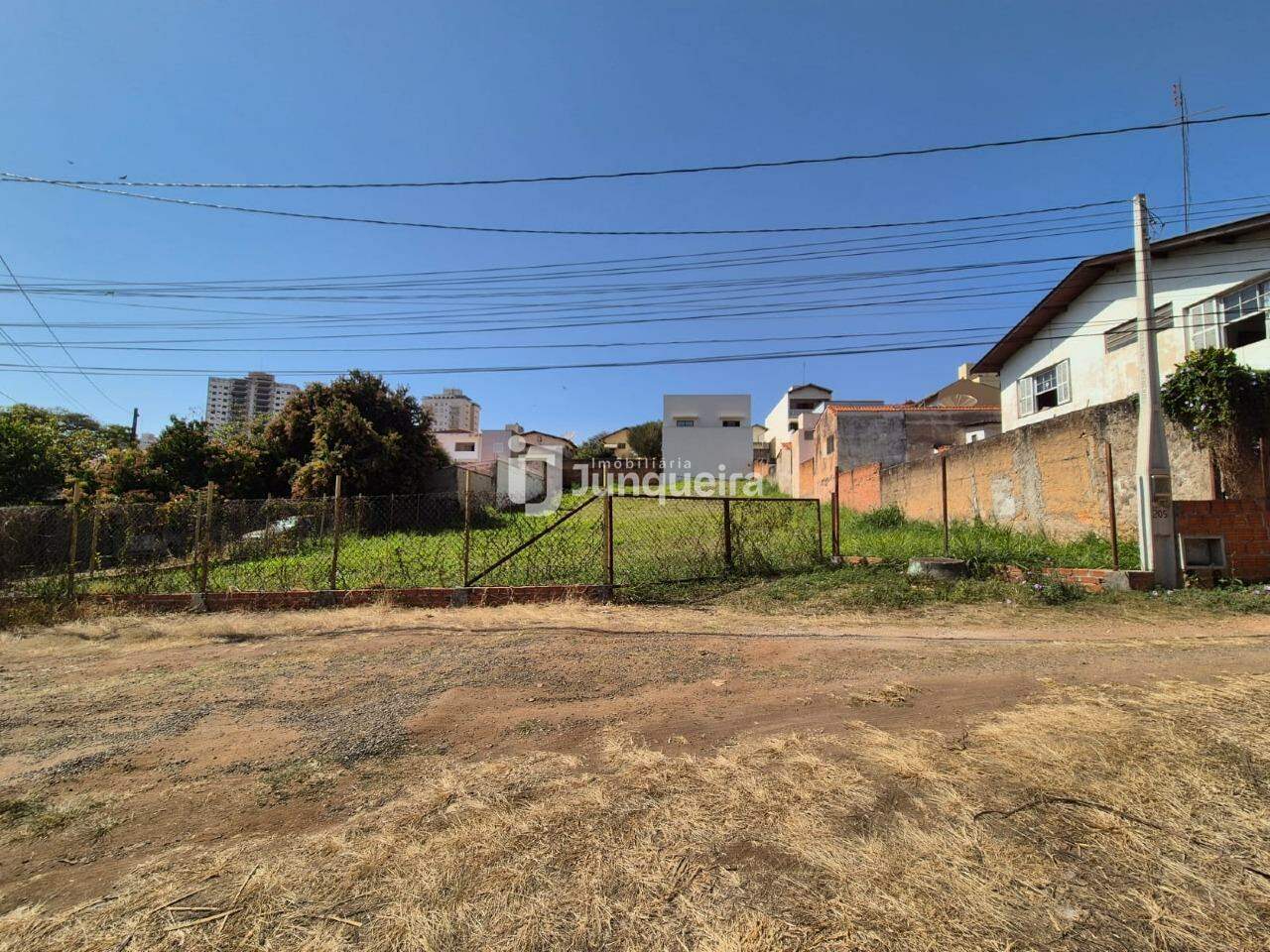 Área à venda, no bairro Centro em Piracicaba - SP