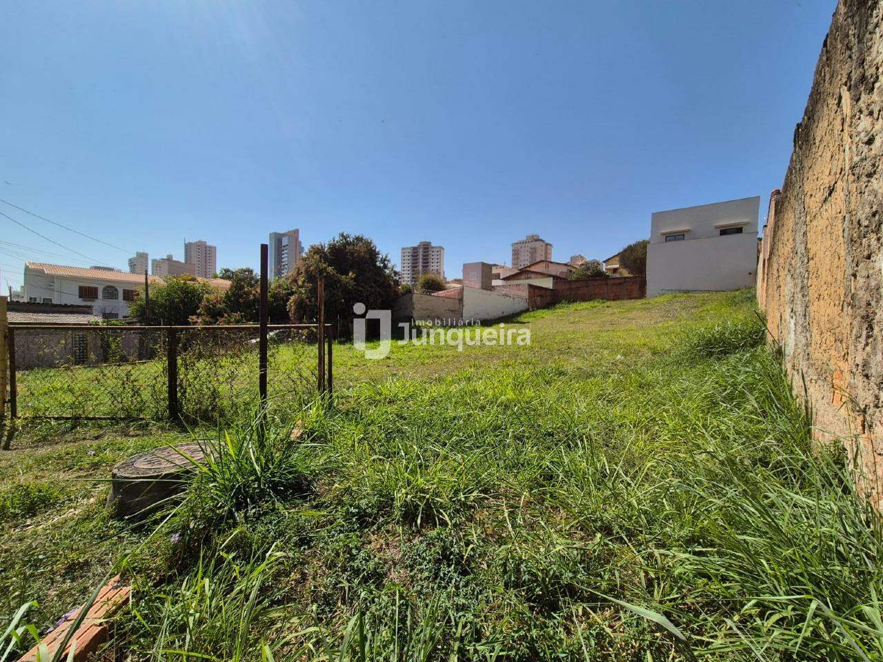 Área à venda, no bairro Centro em Piracicaba - SP