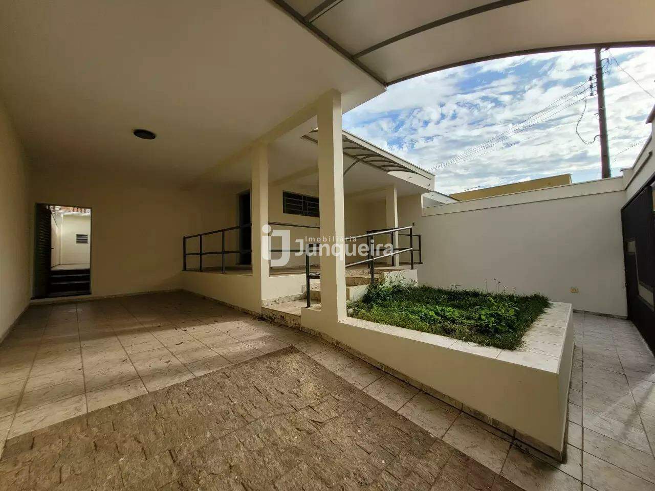 Casa à venda, 4 quartos, sendo 1 suíte, 3 vagas, no bairro Centro em Piracicaba - SP