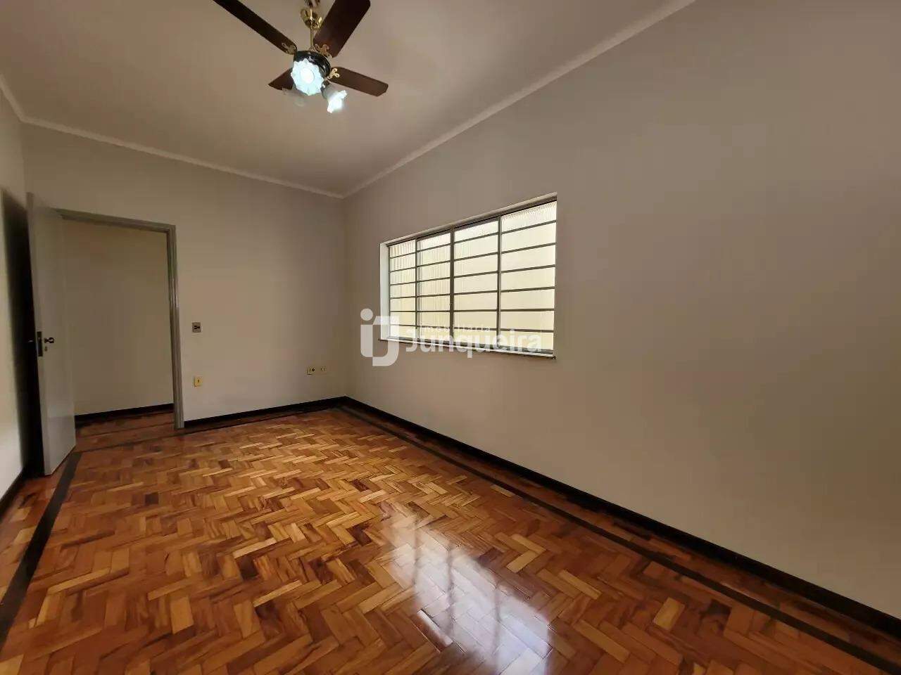Casa à venda, 4 quartos, sendo 1 suíte, 3 vagas, no bairro Centro em Piracicaba - SP