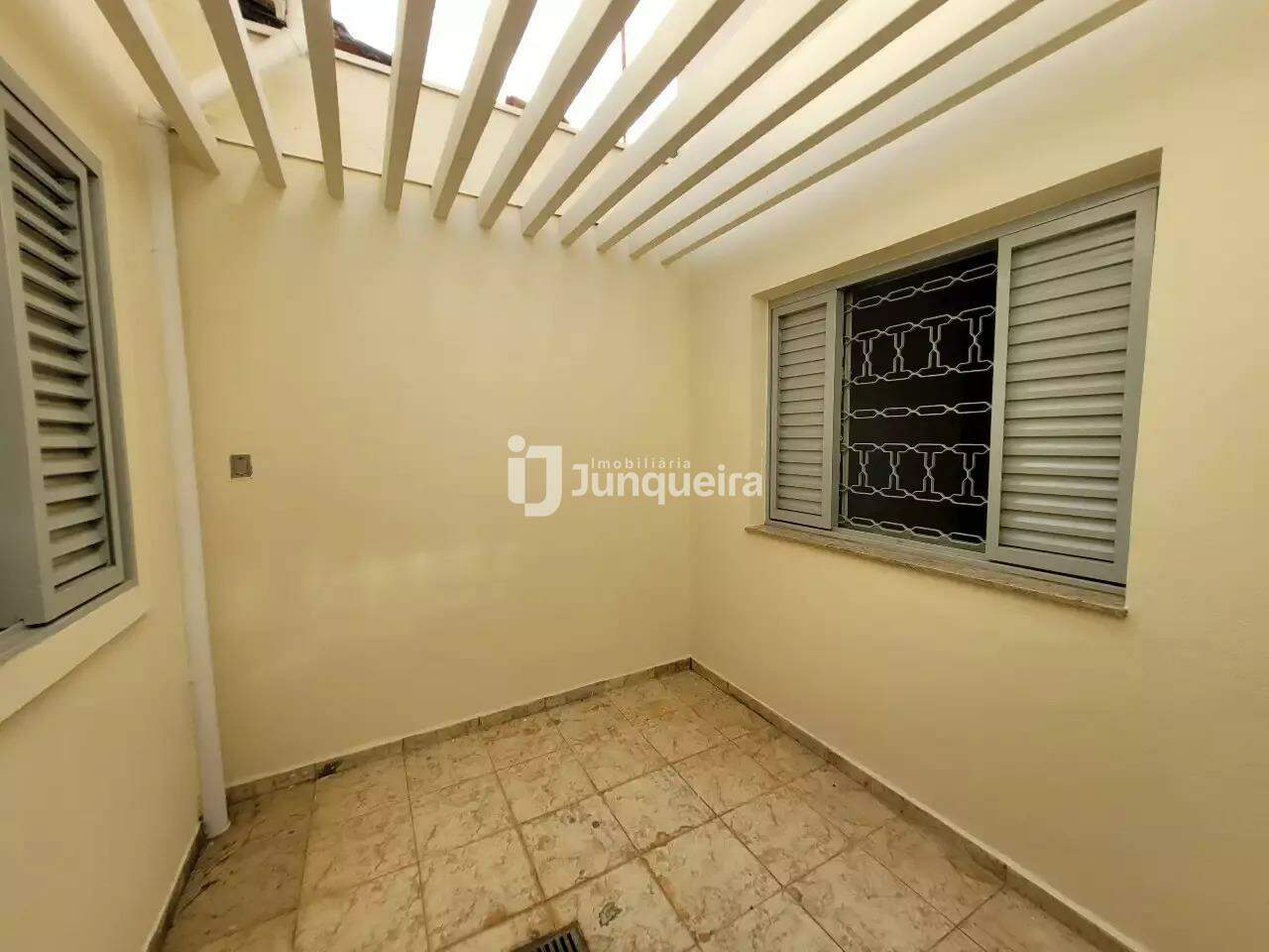Casa à venda, 4 quartos, sendo 1 suíte, 3 vagas, no bairro Centro em Piracicaba - SP