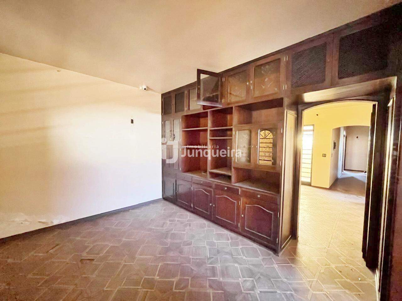 Casa à venda, 3 quartos, sendo 1 suíte, 2 vagas, no bairro Vila Rezende em Piracicaba - SP