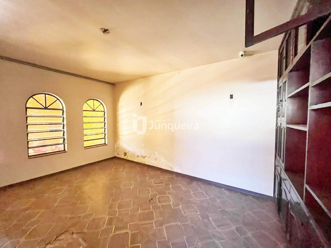 Casa à venda, 3 quartos, sendo 1 suíte, 2 vagas, no bairro Vila Rezende em Piracicaba - SP
