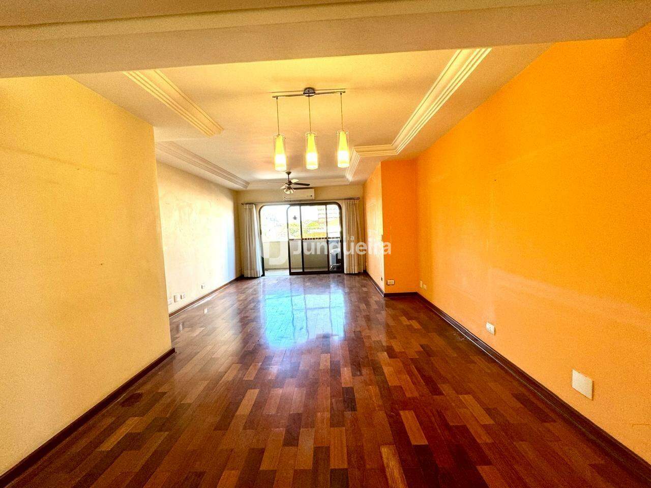 Apartamento à venda no Edificio Capuchinhos, 3 quartos, sendo 1 suíte, 2 vagas, no bairro Centro em Piracicaba - SP