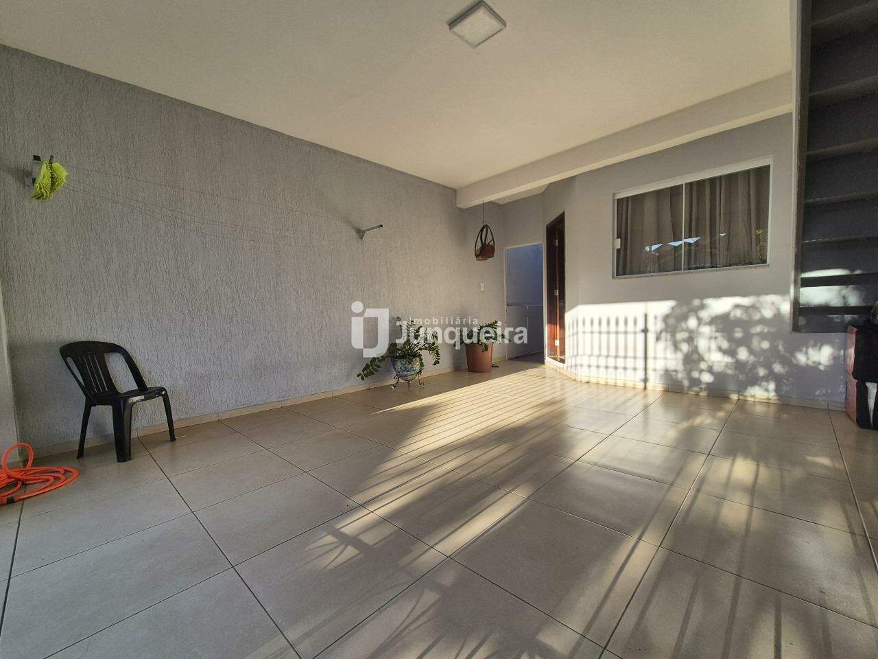 Casa à venda, 3 quartos, sendo 1 suíte, 2 vagas, no bairro Vila Sônia em Piracicaba - SP