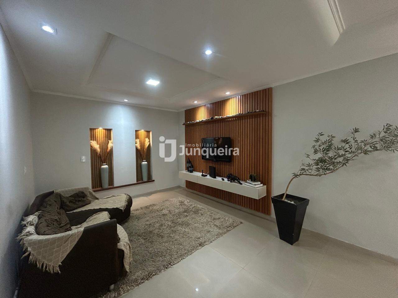 Casa à venda, 4 quartos, sendo 1 suíte, 4 vagas, no bairro Parque Santa Cecília em Piracicaba - SP