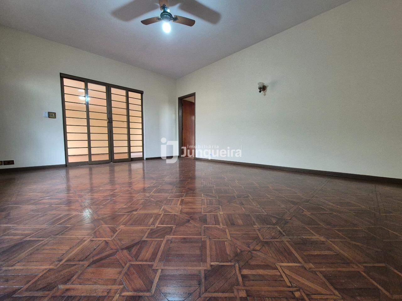 Casa à venda, 3 quartos, 4 vagas, no bairro Paulista em Piracicaba - SP