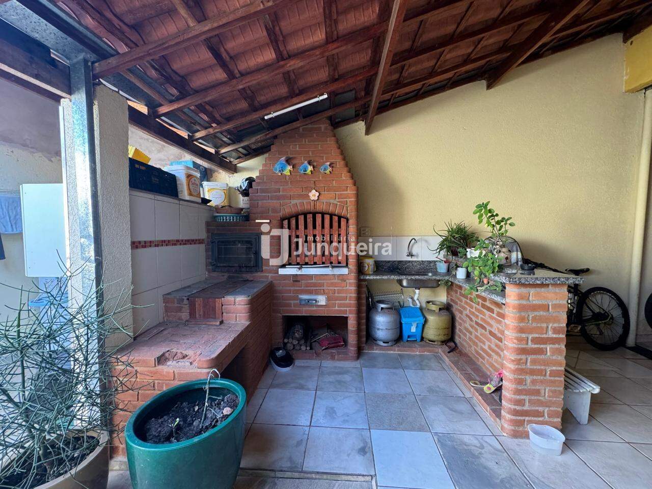 Casa à venda, 3 quartos, sendo 1 suíte, 2 vagas, no bairro Serra Verde em Piracicaba - SP