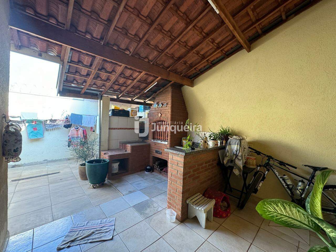 Casa à venda, 3 quartos, sendo 1 suíte, 2 vagas, no bairro Serra Verde em Piracicaba - SP