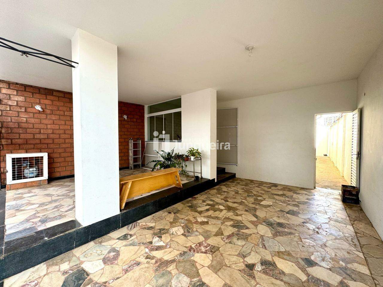 Casa à venda, 2 quartos, sendo 1 suíte, 2 vagas, no bairro Vila Independência em Piracicaba - SP