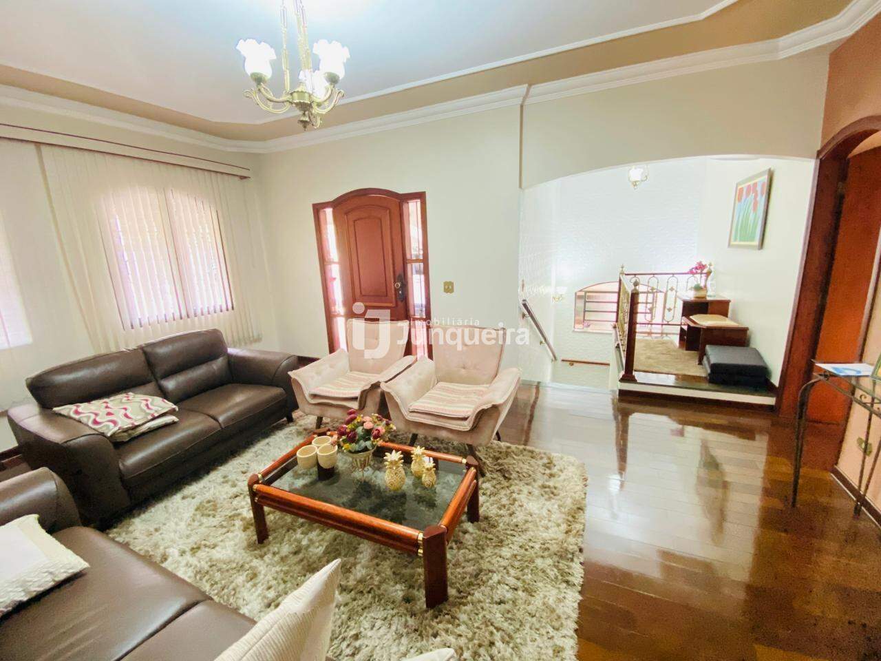 Casa à venda, 3 quartos, sendo 1 suíte, 4 vagas, no bairro Vila Rezende em Piracicaba - SP