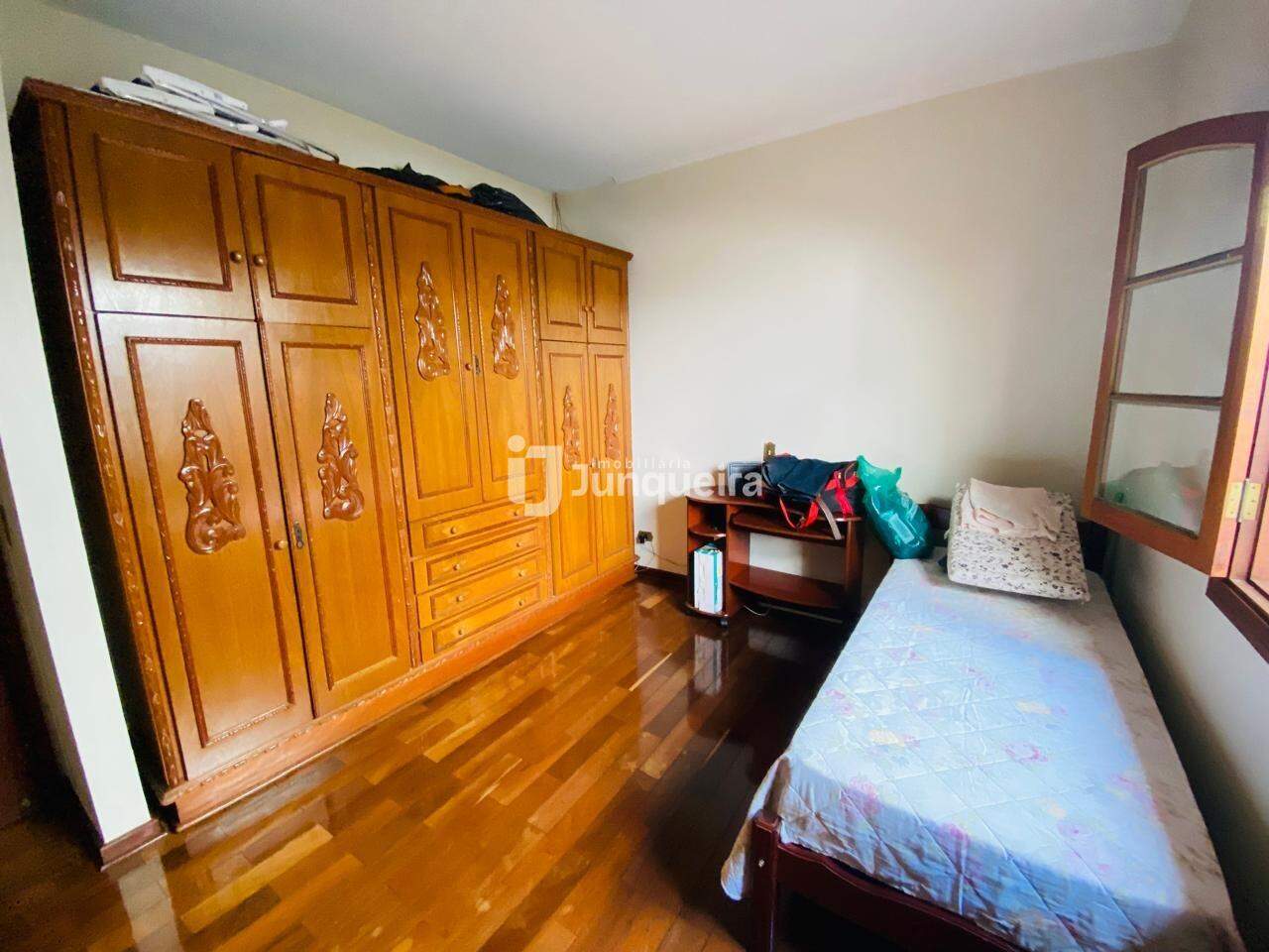 Casa à venda, 3 quartos, sendo 1 suíte, 4 vagas, no bairro Vila Rezende em Piracicaba - SP