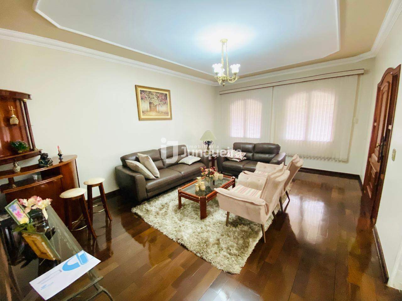 Casa à venda, 3 quartos, sendo 1 suíte, 4 vagas, no bairro Vila Rezende em Piracicaba - SP